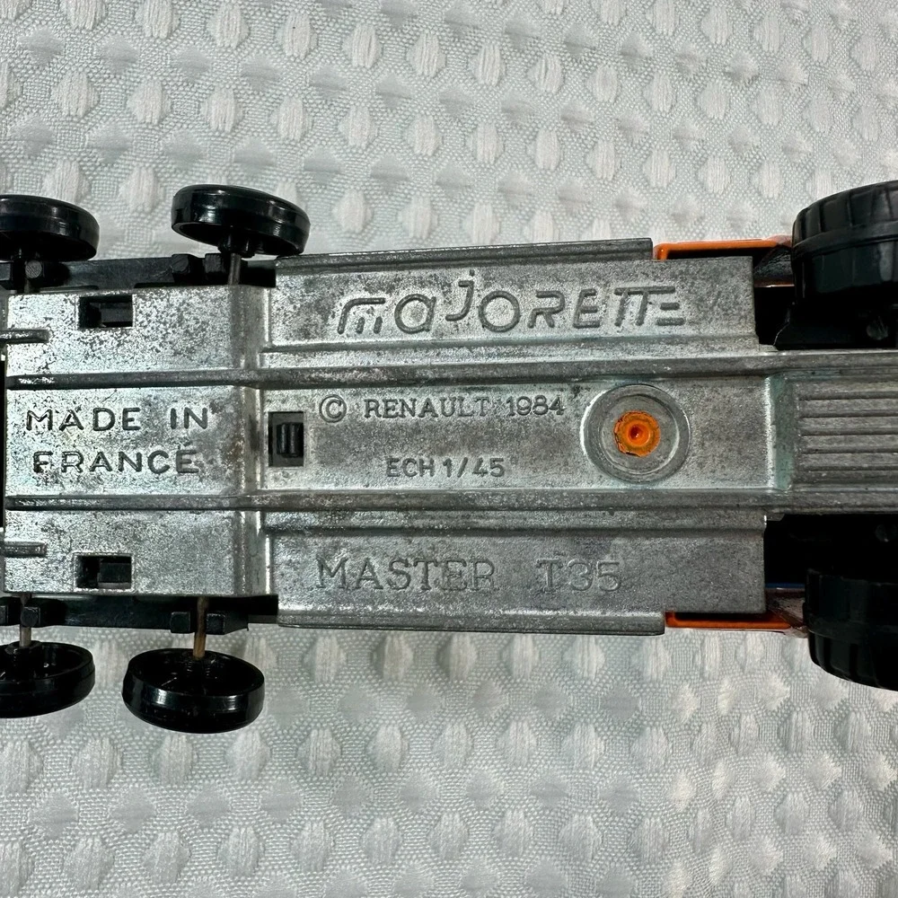 Majorette Renault Master T35 1/45 Diecast Tow Truck 24-24 Service‎ (1984 France)